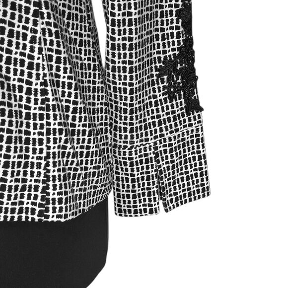 Chico's Jacket Black White Floral Lace Embroidered Applique Sleeve Size 1/M/8/10 - Picture 10 of 10